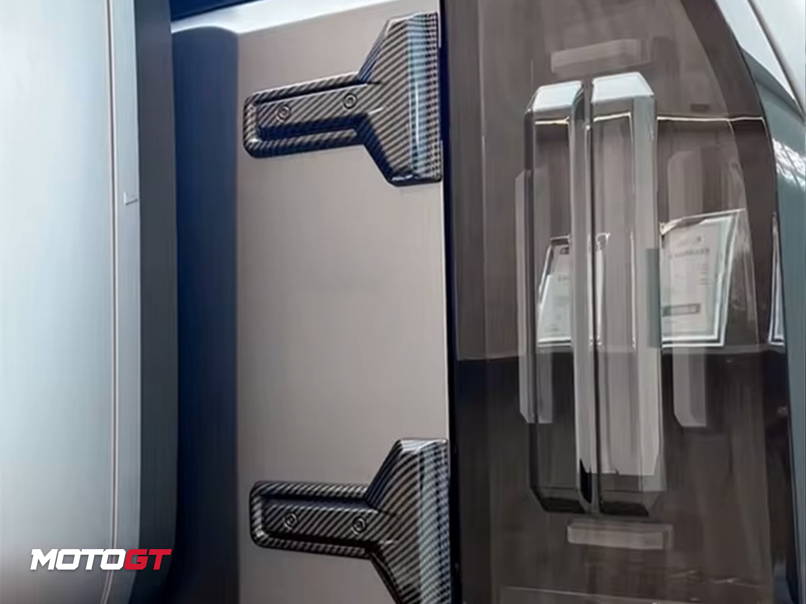 JETOUR T2 TAILGATE HINGE COVER